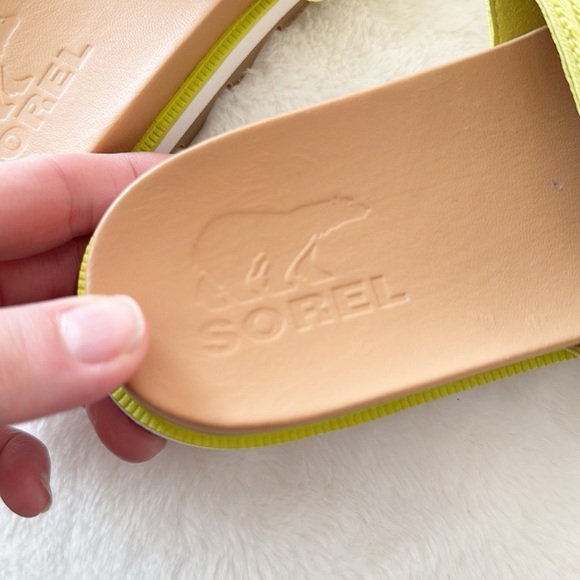 Sorel neon yellow Bolt, Gum, Roaming Easy Slide Sandals, Sizes 6.5 - Picture 7 of 8